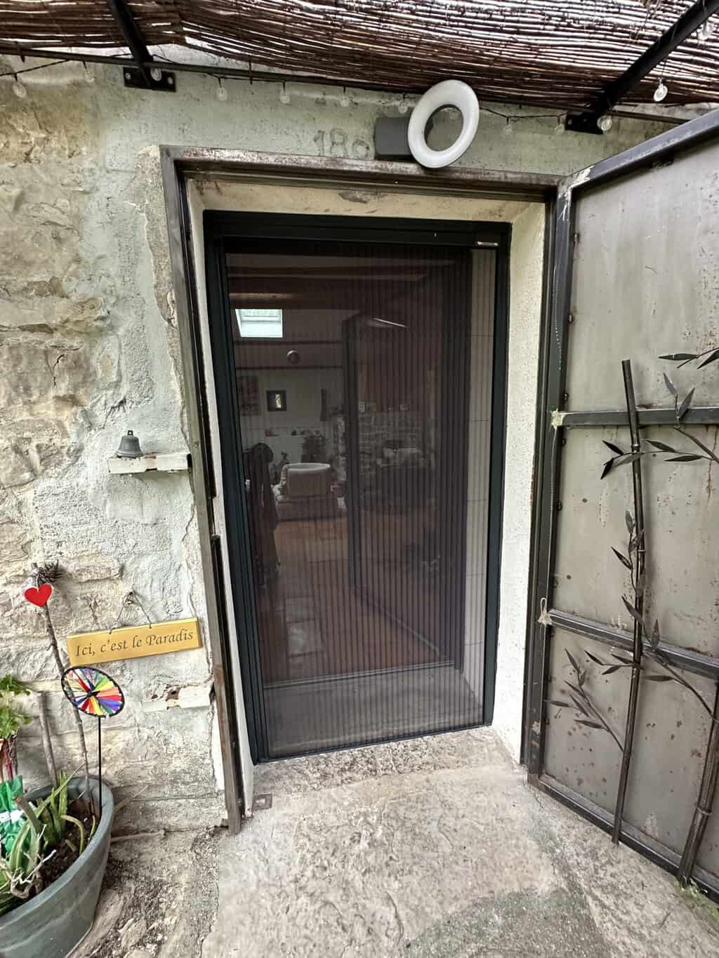 Pose moustiquaires de porte plissée Montpellier Pose moustiquaires de porte plissée Montpellier