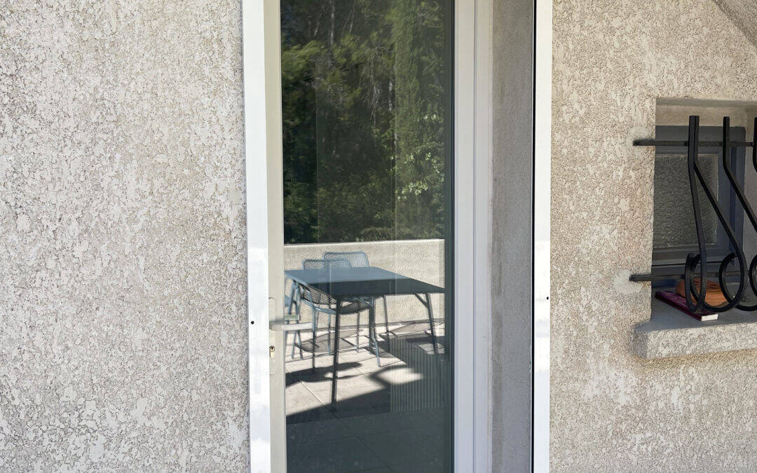 Pose d’un volet roulant solaire à Castelnau-le-Lez