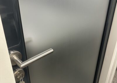 Pose de films dépolis portes intérieures Montpellier