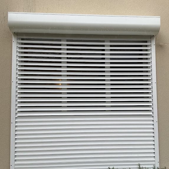 Pose moustiquaires de porte plissée Montpellier Remplacement de moteur de volet roulant à Montpellier